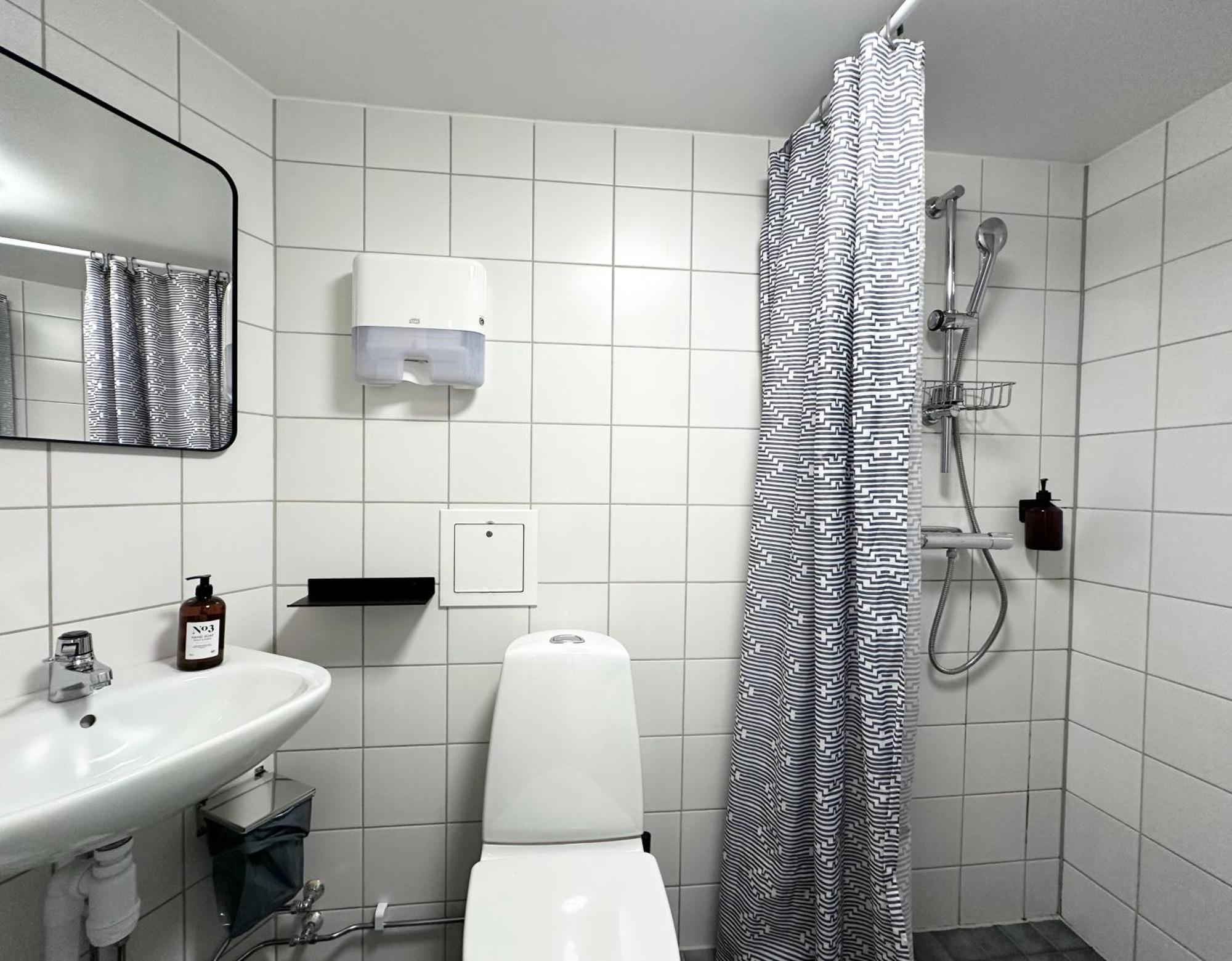 Economy Vierbettzimmer mit Gemeinschaftsbad - ohne Fenster